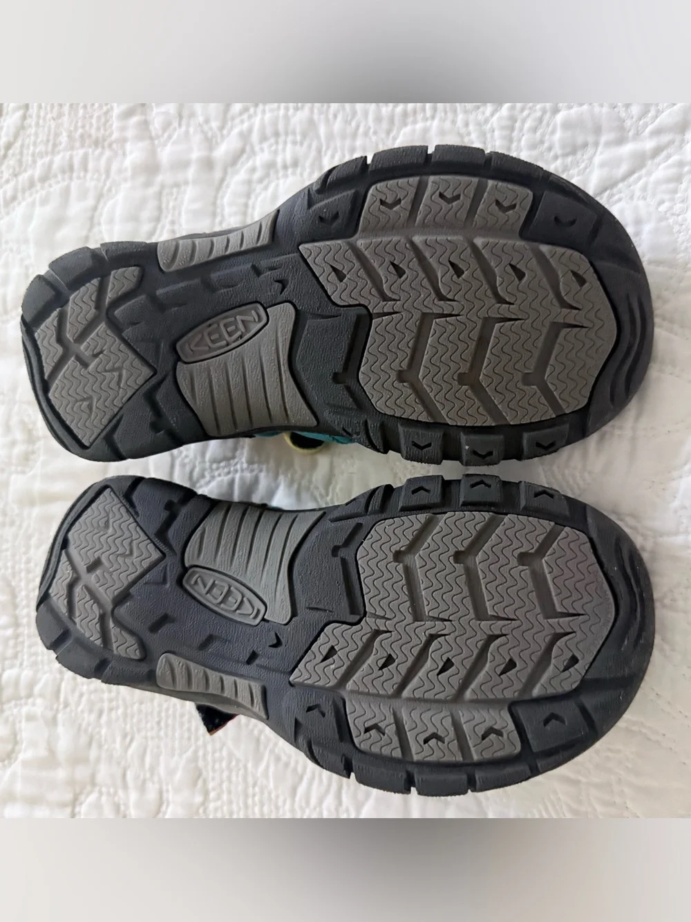 Keen Newport H2 Black Rainbow Tie Dye Youth Size 2 Sandals Water Shoes Kids